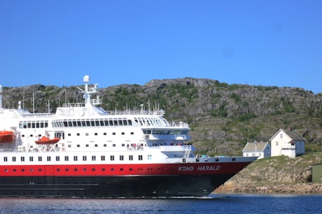 M/S Kong Harald arriving into Bodø