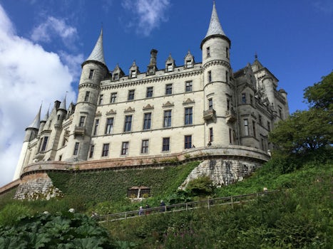 Dunrobin castle can be reached by by easily arrange private tour.