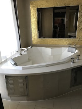 bathroom jetted tub in suite