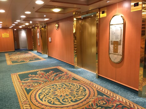 Deck/elevator hallway