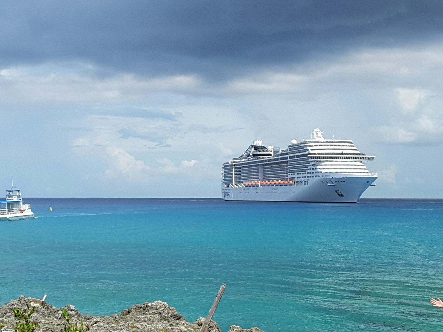 MSC Divina anchored off Grand Cayman