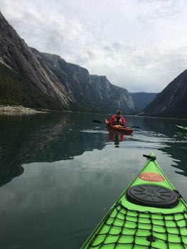 Kayaking in Eidjfjiord