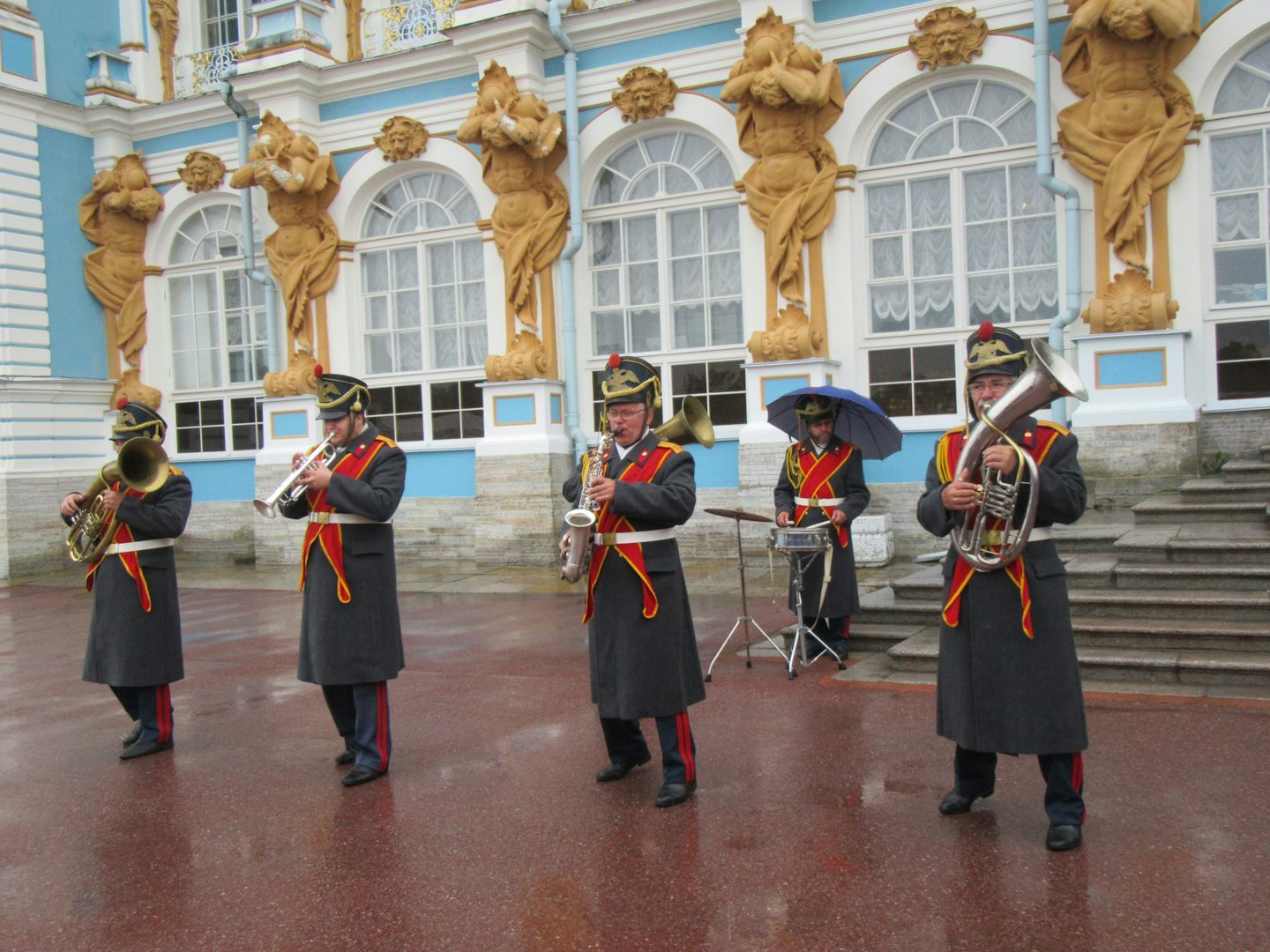 Musicians outside Catherine's Palace in St. Petersburg