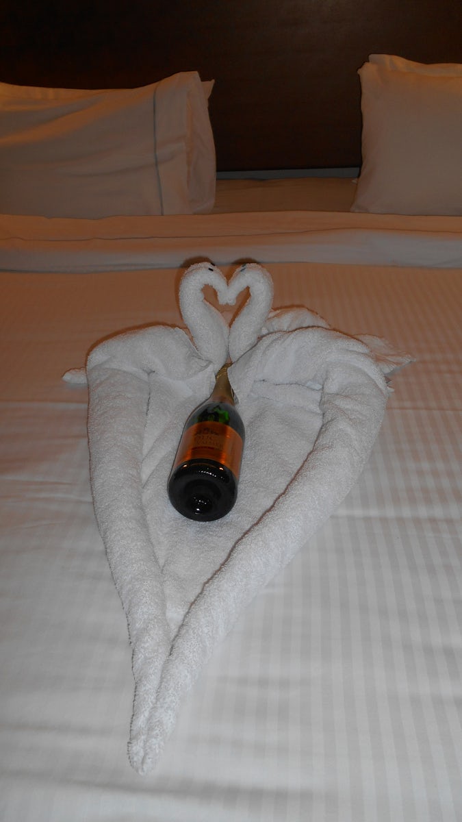Celebration towel animal with champagne