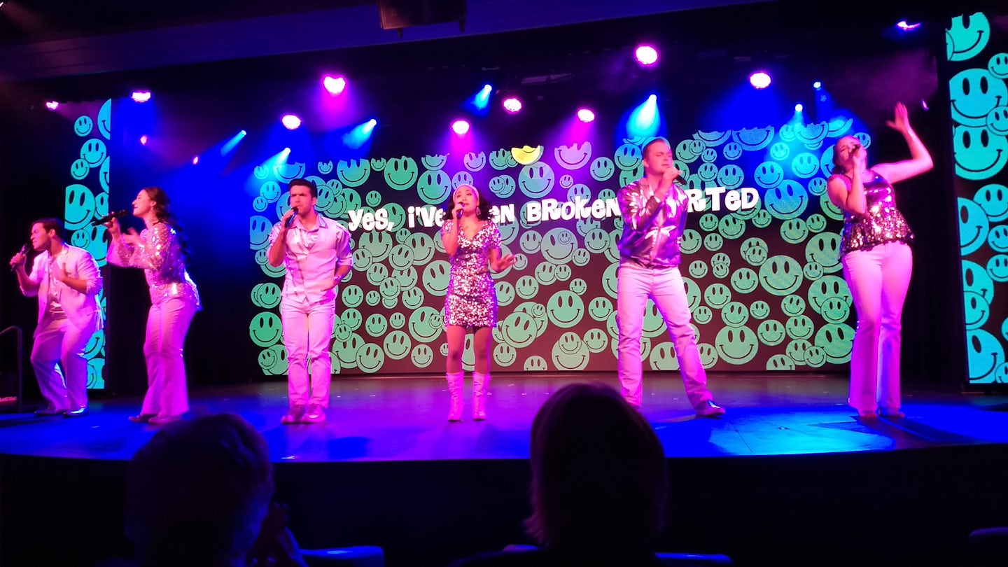 Ship entertainment;  ABBA musical