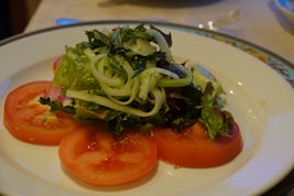 Tomato lettuce arrangement