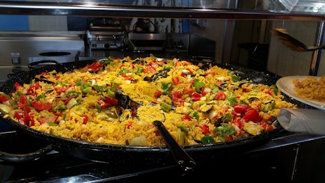 That pan is 3 feet wide! Paella! Amazing, Windjammer!