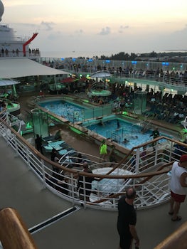 Deck 11. Pools, jacuzzis and bar.