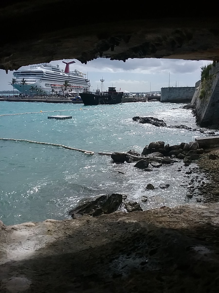 Picture of the cruise ship from Bermuda.
