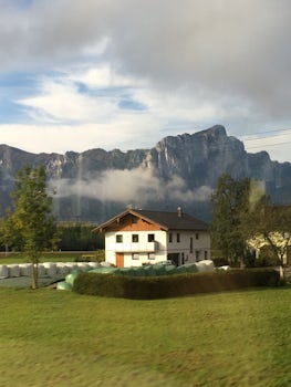Recommend the Sound of Music tour to Mondsee and Salzburg.