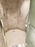 Suite shower---roomy!