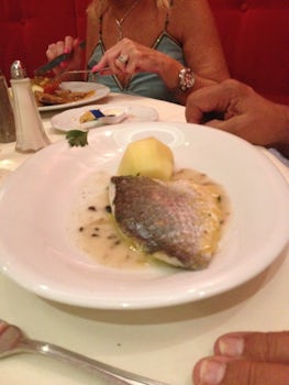 Small portion of fish with one potato !  Before complaining.