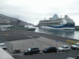 Discovery 2 in Funchal