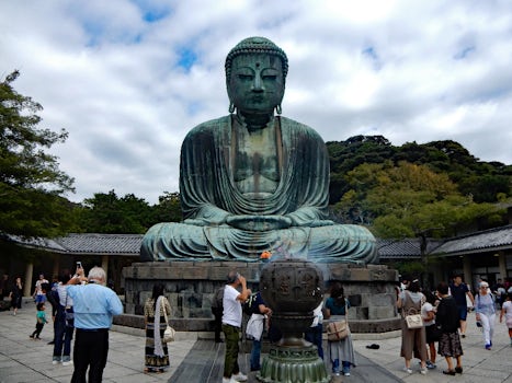 The Kotoku-in Temple’s Great Buddha: a 13m high bronze statue still stand