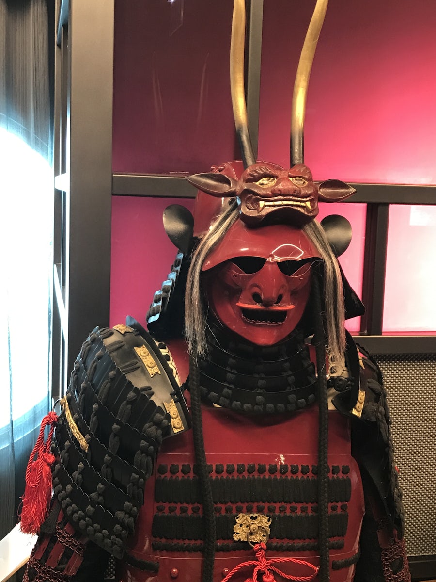 Entrance statue to Isami restarant on Oasis of the Seas, going to learn how to make suchi rolls and then have a tremendous lunch if tempura shrimp, crab, spicy tuna, and rice.