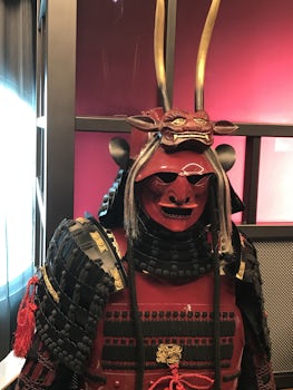 Entrance statue to Isami restarant on Oasis of the Seas, going to learn how to make suchi rolls and then have a tremendous lunch if tempura shrimp, crab, spicy tuna, and rice.