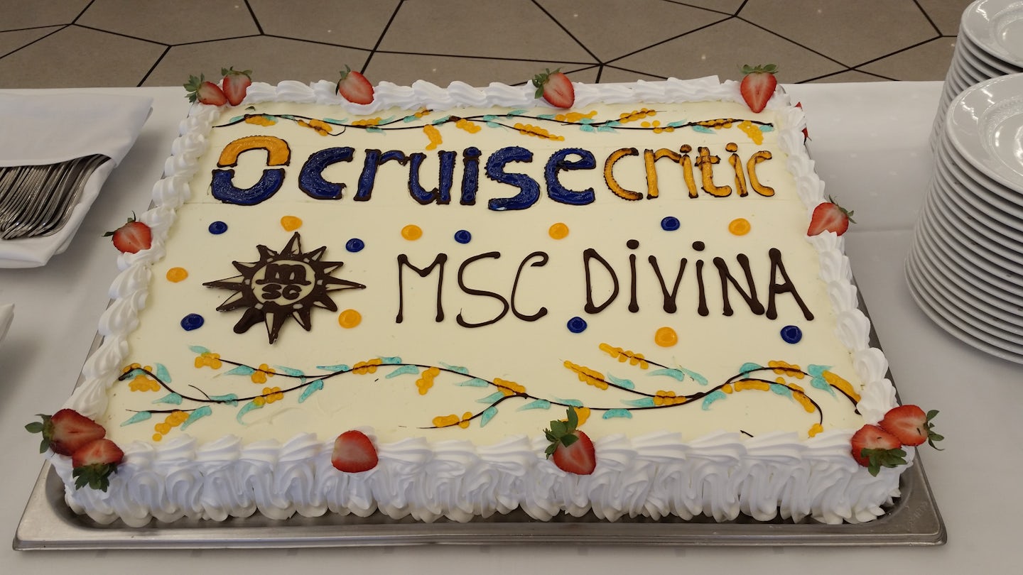 Wonderful cake at the Cruise Critic Party