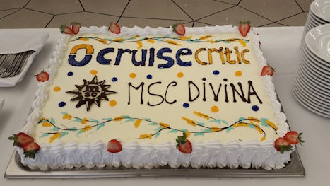 Wonderful cake at the Cruise Critic Party