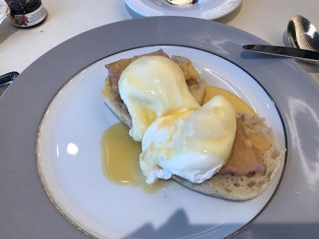 I loved these eggs benedict!