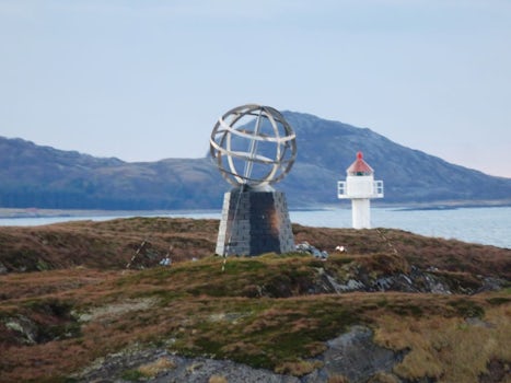 The Arctic Circle marker