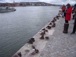 Budapest Shoe memorial