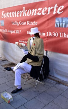 Headless Beggar in Munich
