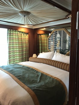 Wonderful bedding - watching the sea & even slept with door open 2 nights