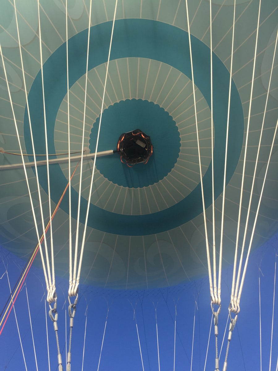 Hot air balloon in Disney Springs
