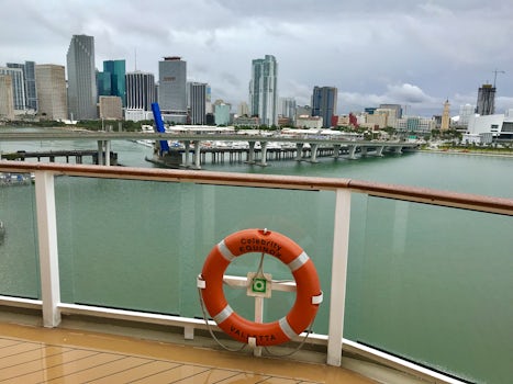 Miami, sail away