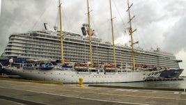 Size of the Star Flyer next to a 2,500 passenger ship in Cartegena, Columbi