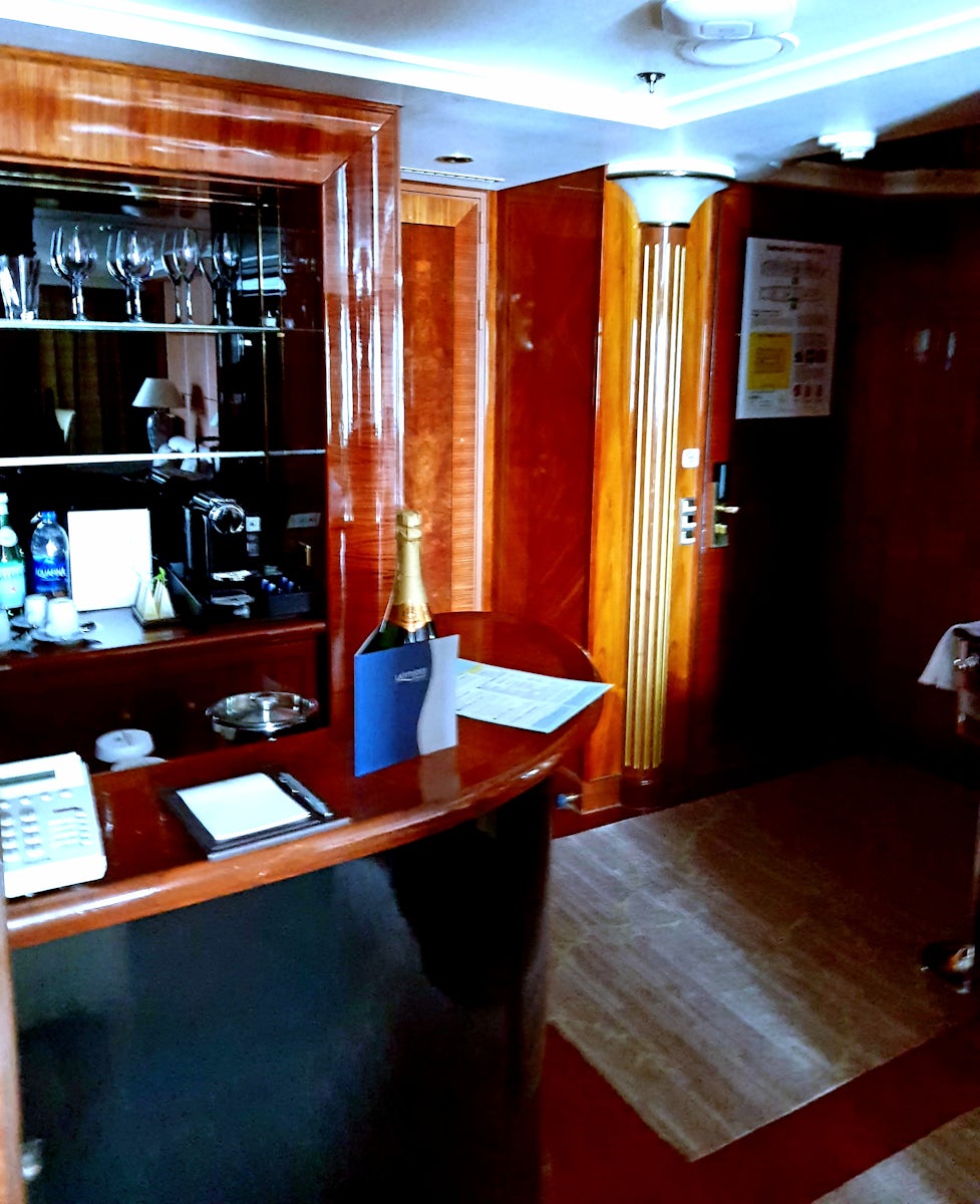Entrance Hall and Bar area.
Note the door to the right of the bar is a dir