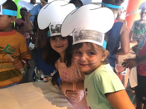 Kids having a blast with new friends while learning to be italian pasta che