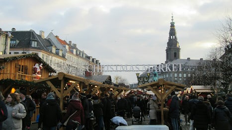 In Copenhagen, the Christiansborg Palace, the seat of the Danish Parliament, can be seen behind the Christmas market.