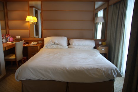 Bedroom Suite 10070