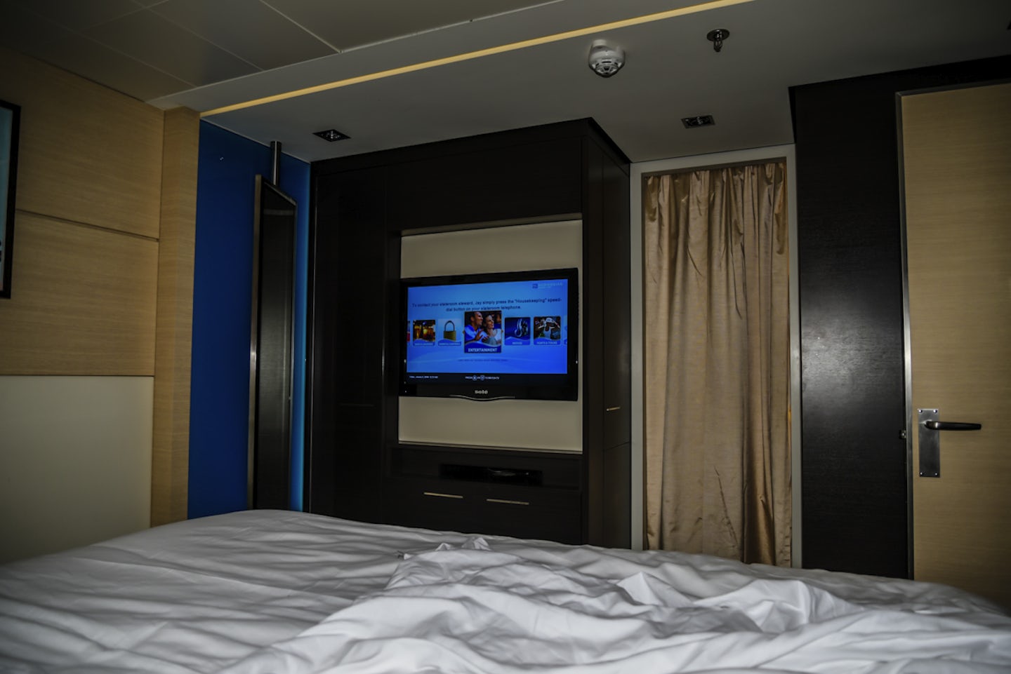 Bedroom suite 10912