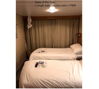 Single beds in balcony room 7608