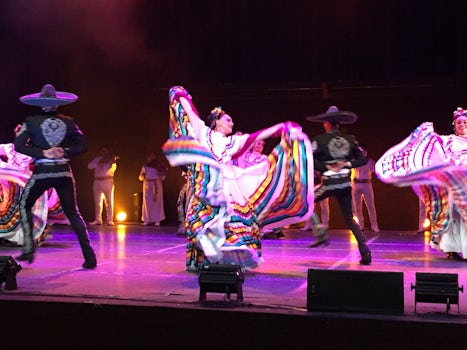 Folkloric show at the Viva Tequila Museum