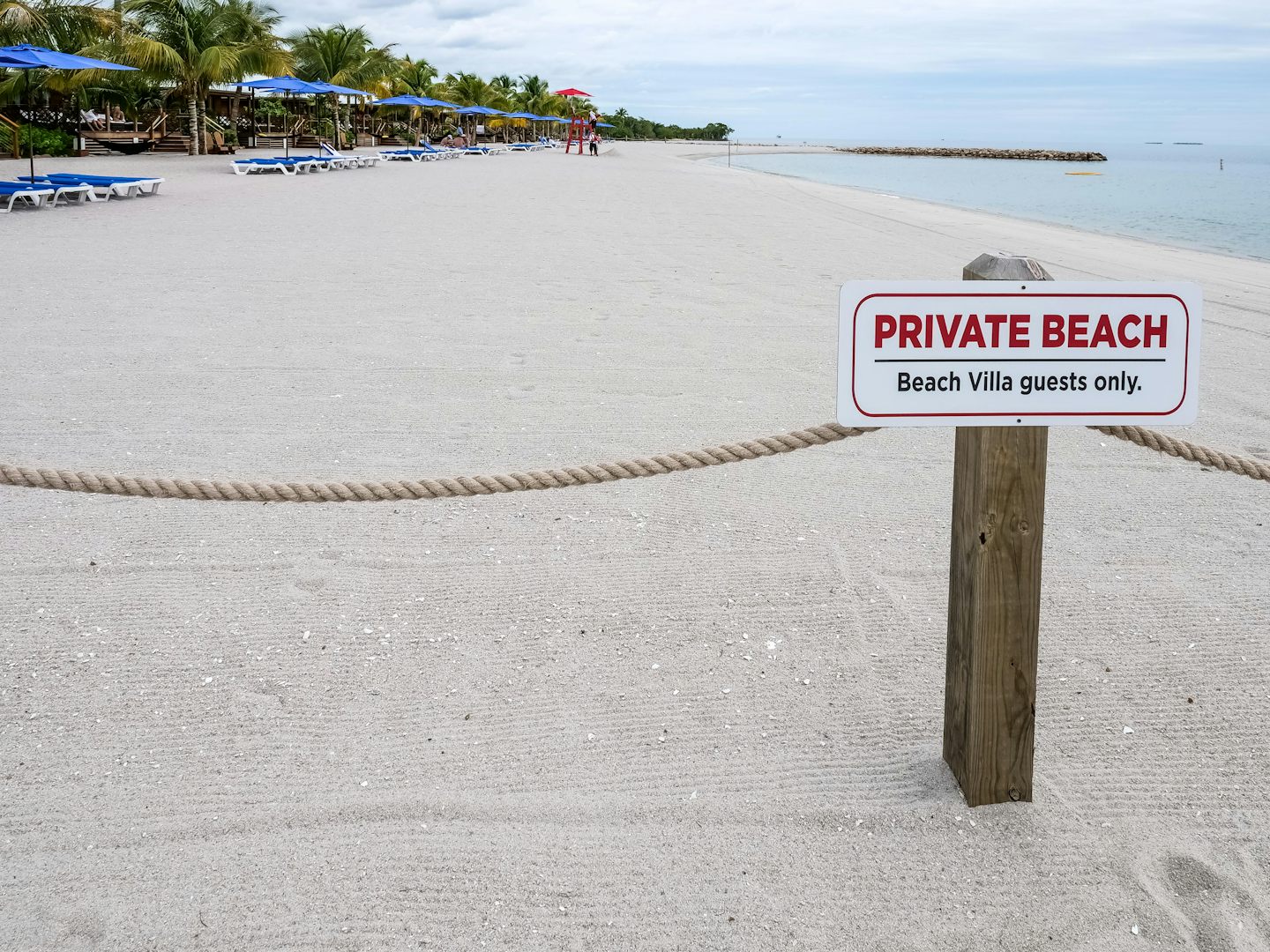 Harvest Caye. A private beach in the 21century?