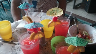 Umbrella drinks galore to kick off cruise