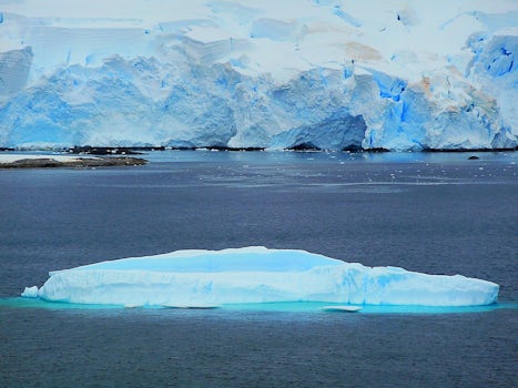 Glacier in Paradise Bay, Antartica