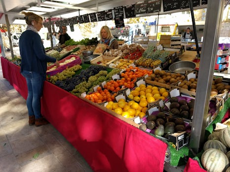 Street market in Avignon