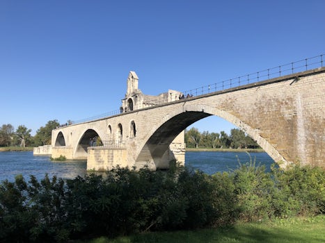 Sous le pont d'Avignon!