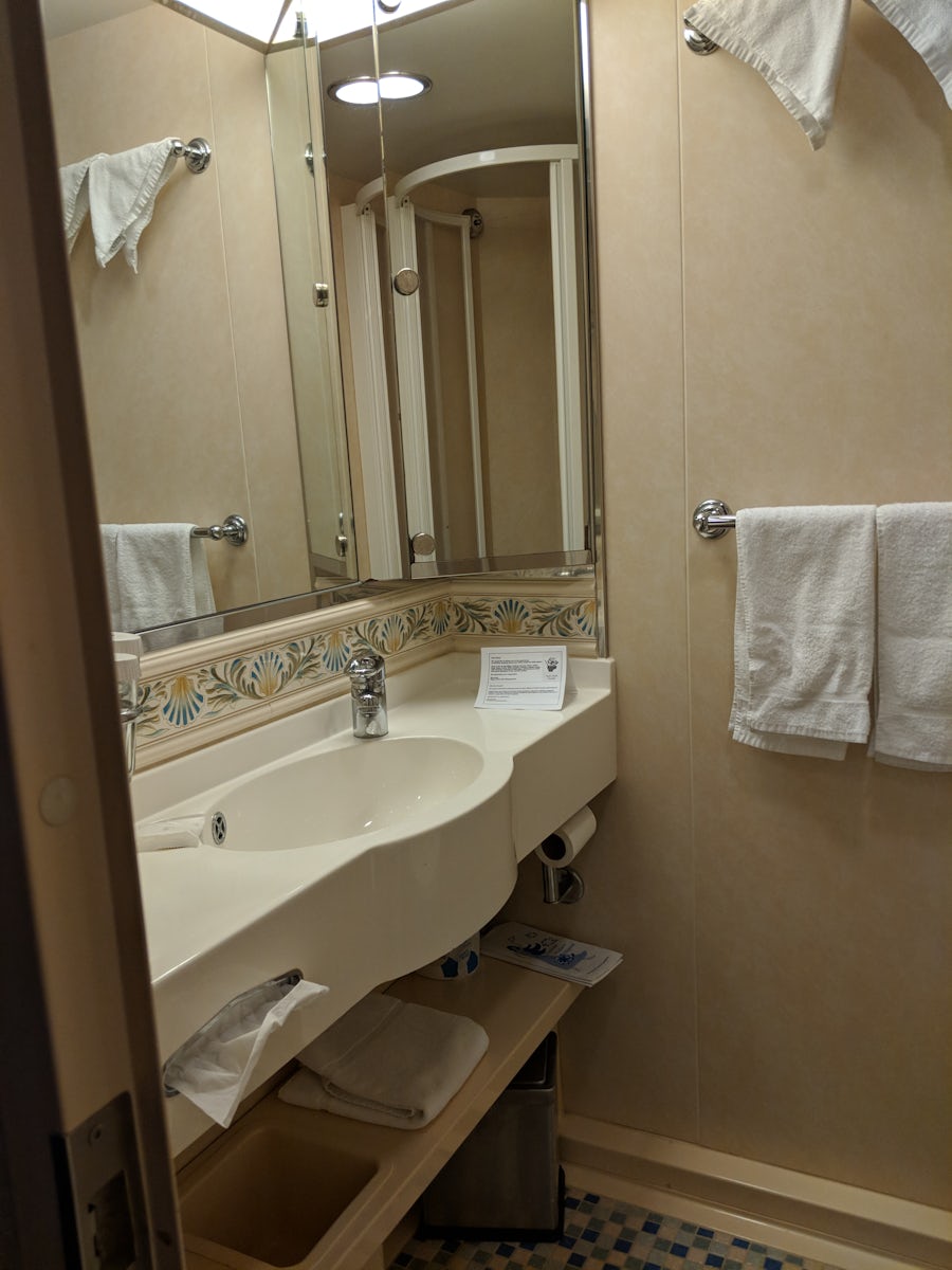 The bathroom in our balcony room on deck 7.
