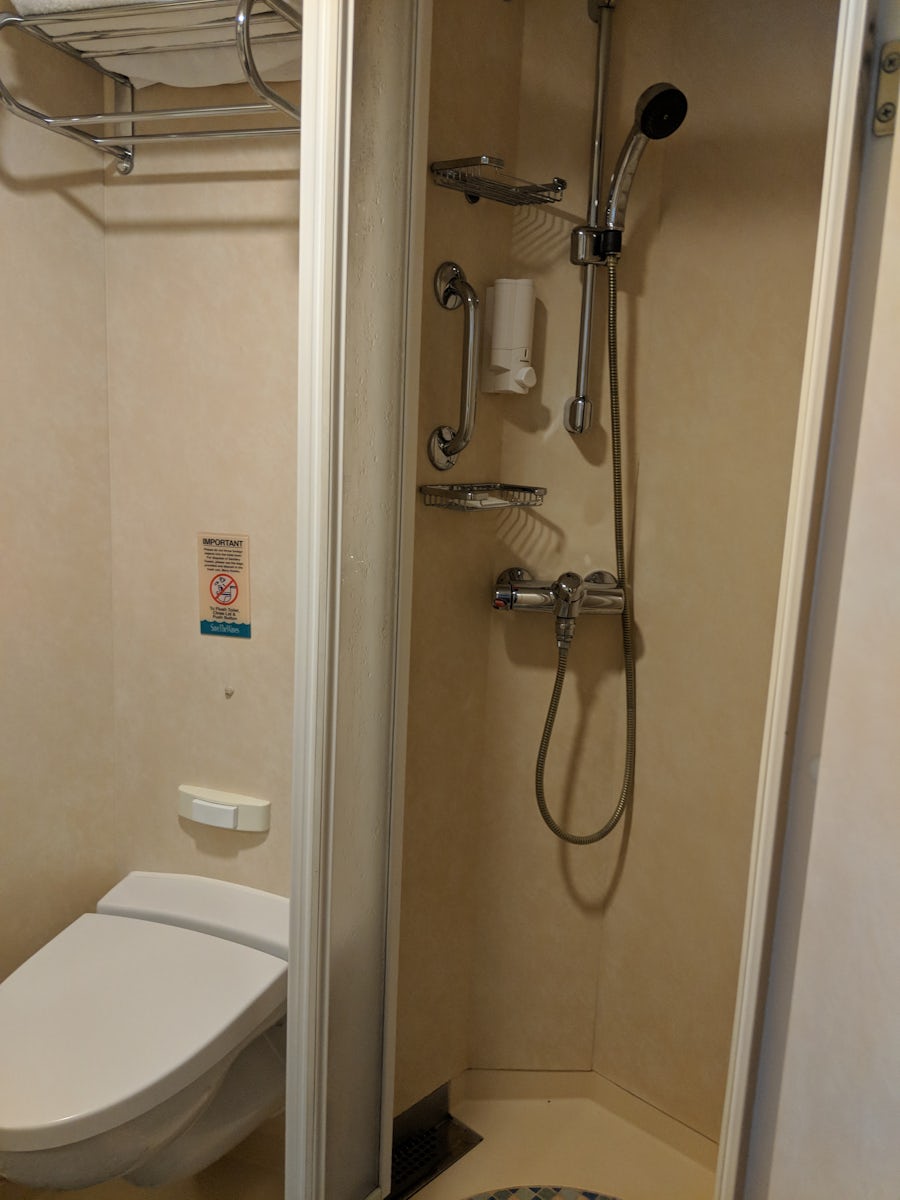 Another picture of the bathroom in our balcony room on deck 7.