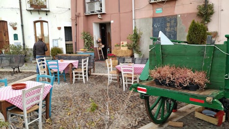 Quaint restaurant/bistro found while wondering the alley ways of
Valencia, Spain