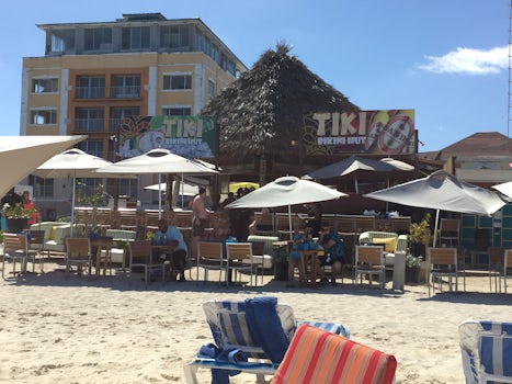 Tiki Bikini Bar,Junkanoo Beach
