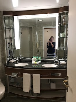 Double sink and vanity in verandah Suite bathroom
