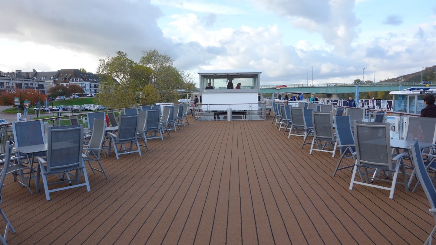 Lovely top deck with Captains Wheelhouse.