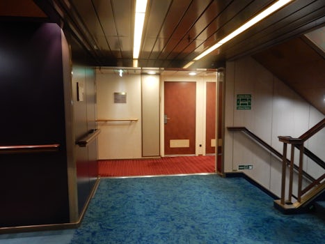 Cabin proximity to elevator and stairs.  Very convenient and no noise at al