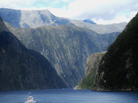 Milford Sound - between the Tasman Sea and the Pacific Ocean